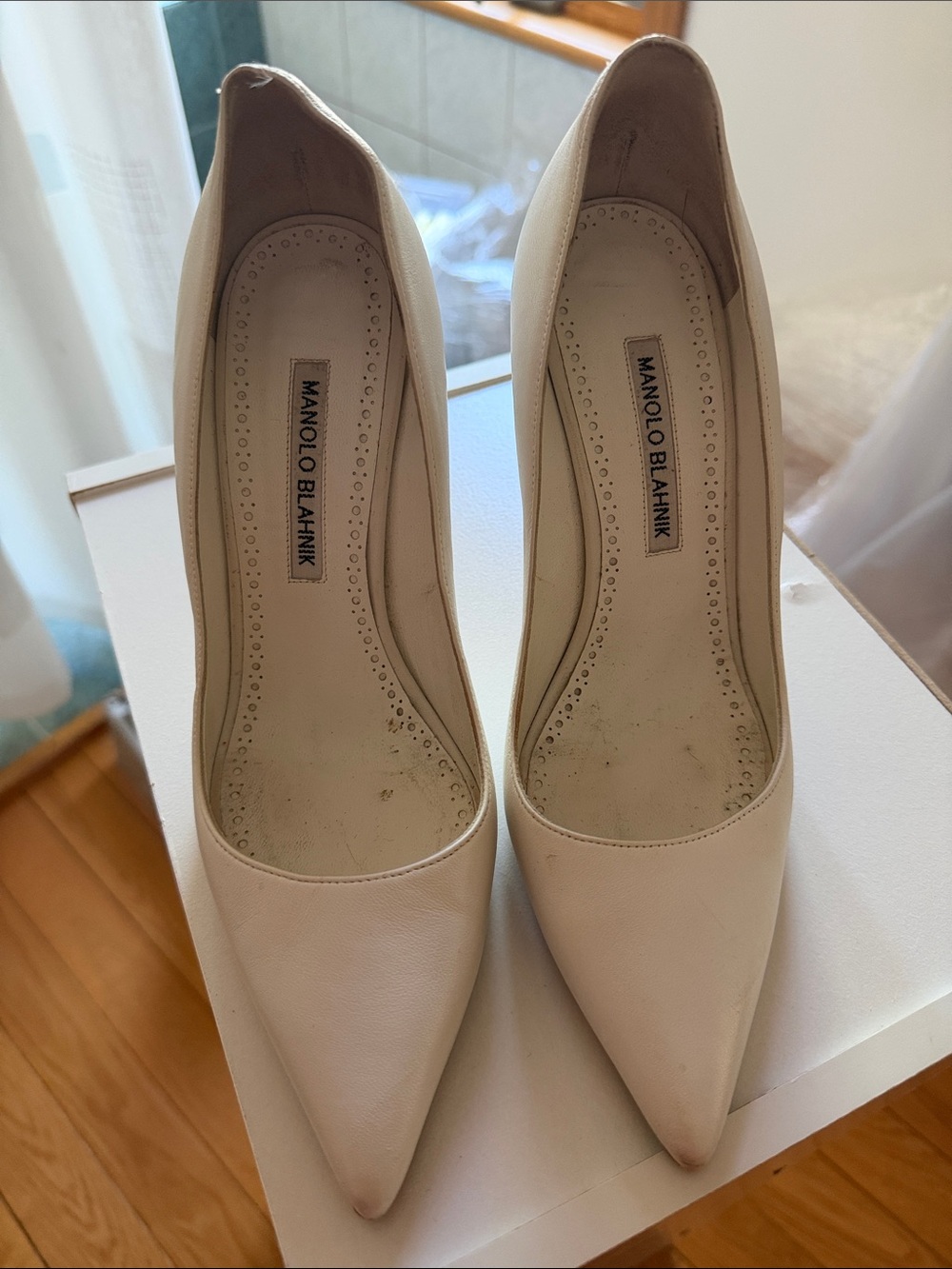 Manolo Blahnik Ivory Pointed-Toe Leather Pumps